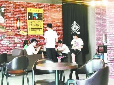 河南一男子玩密室逃脱因NPC持续追赶男子在奔跑中左脚猛烈撞墙受伤起诉索赔2万余元商家：入场前已签安全告知书(图1)