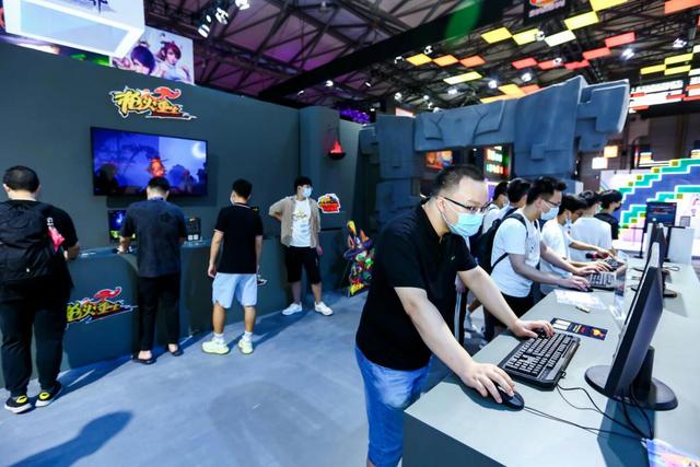 哈尔滨公安走进高校送上网络安全“必修课”(图1)